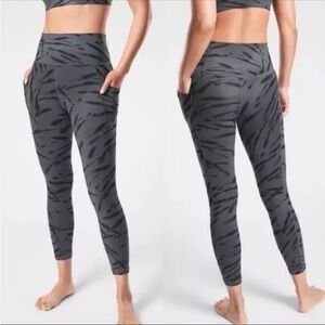 Athleta Salutation Stash Pocket LL 7/8 Tight Leggings in Zebra